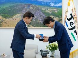 제주도, 조형섭 전 제주반도체 대표이사에 명예도민증 수여 기사 이미지