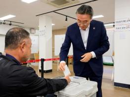 서귀포시 오순문 시장, 사전투표로 소중한 한 표 행사 기사 이미지